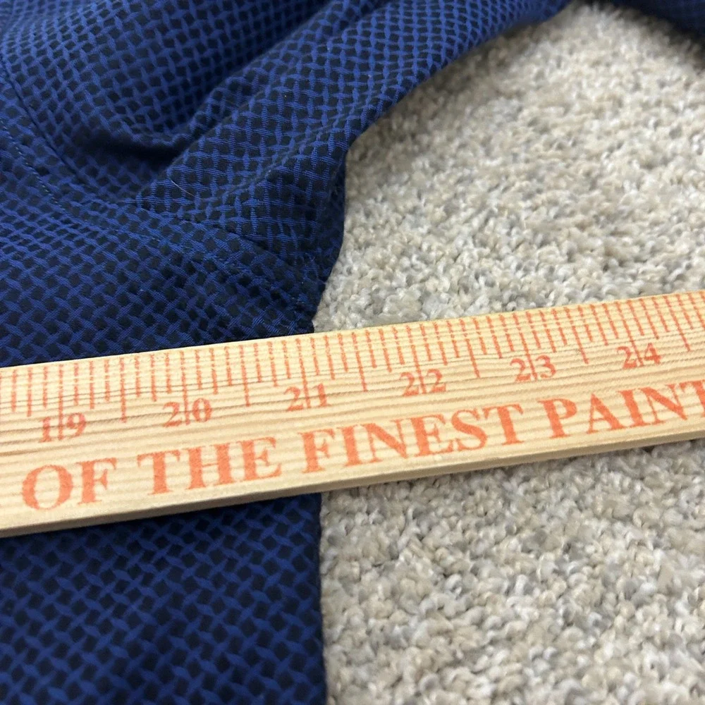 Robert Graham Button Up Shirt Size Medium Navy‎ Blue Geometric Tailored Fit